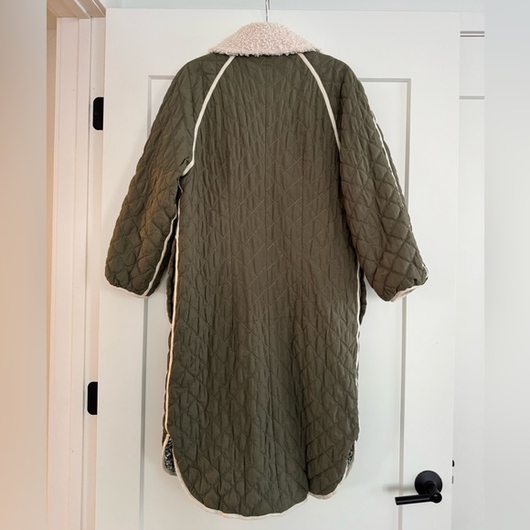 The Great - The Long Quilted Reversible Jacket in Army - Picture 3 of 7